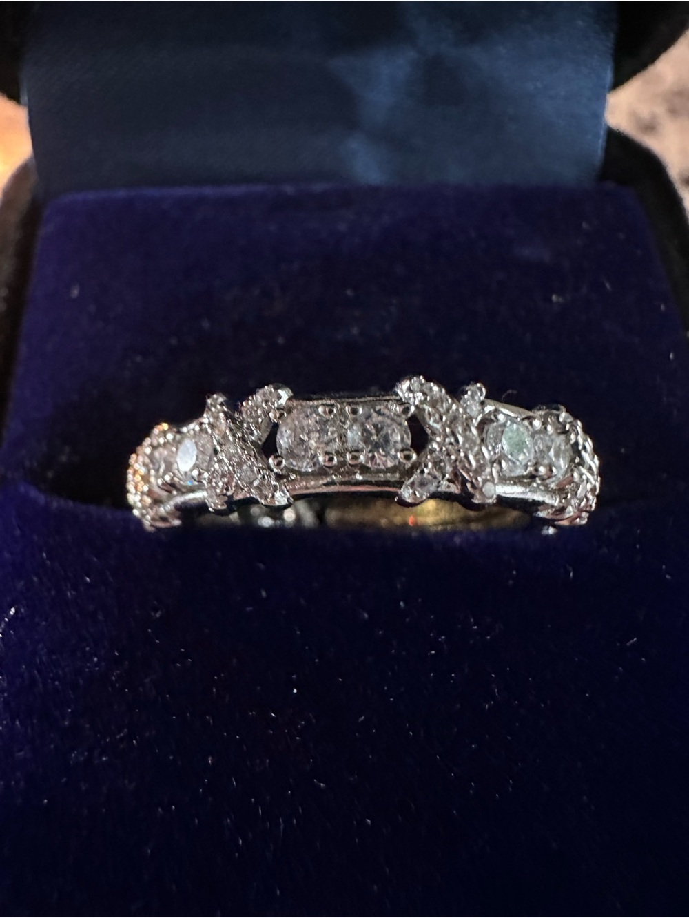 Vintage-Inspired Silver XO Accent Women's Ring - Size 7